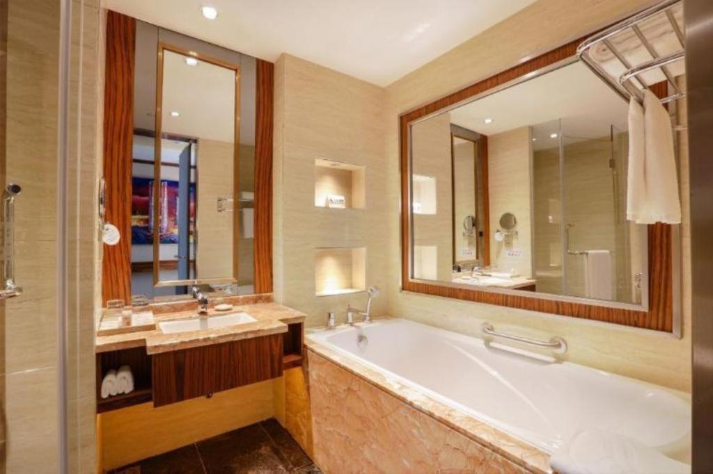 Ramada Plaza Huizhou East Hotel Exterior foto