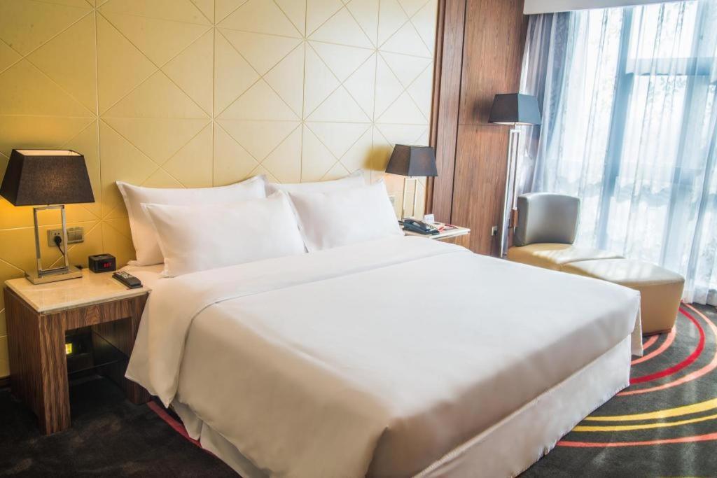 Ramada Plaza Huizhou East Hotel Exterior foto